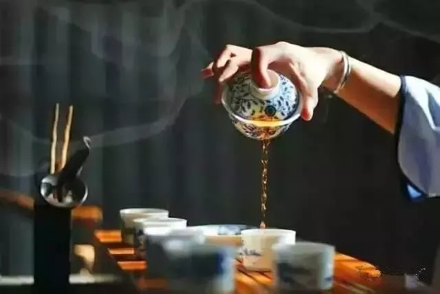 簡小葉放肆語錄｜浮塵紅，不是這個星球上能有的香味。