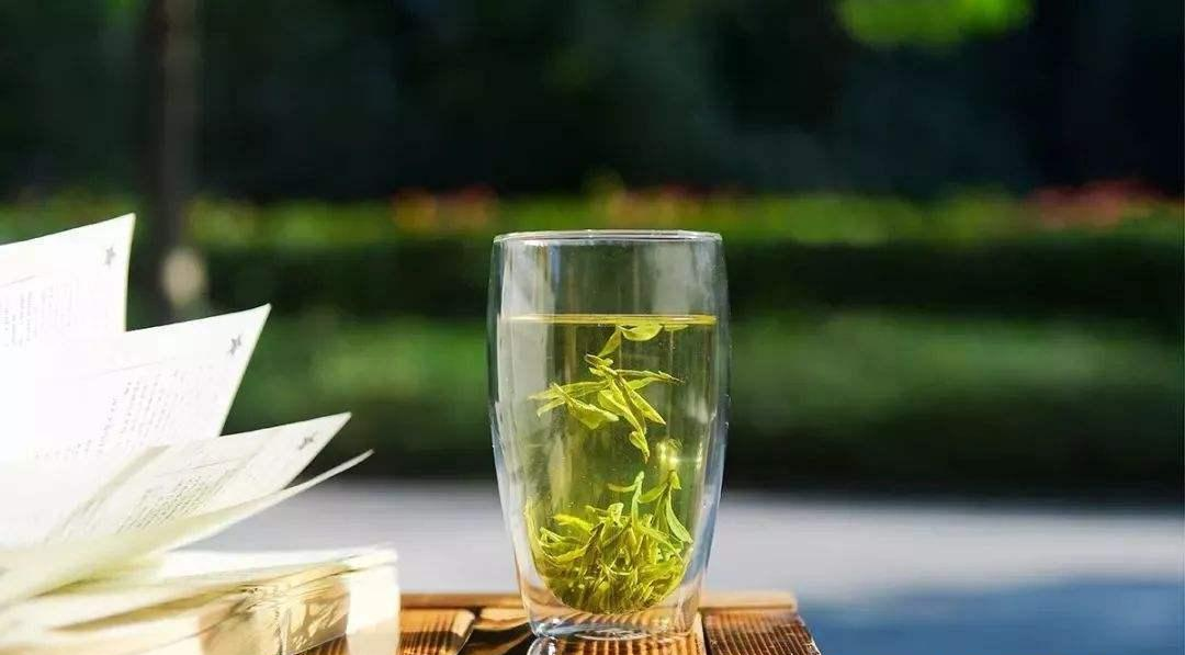 簡小葉說茶|泡綠茶是先放茶葉還是先倒水？