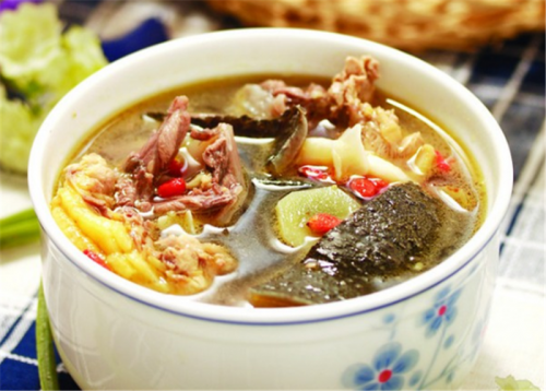 簡(jiǎn)小葉食譜｜金線蓮甲魚(yú)湯，具有平肝火、降血壓、除斑之效。