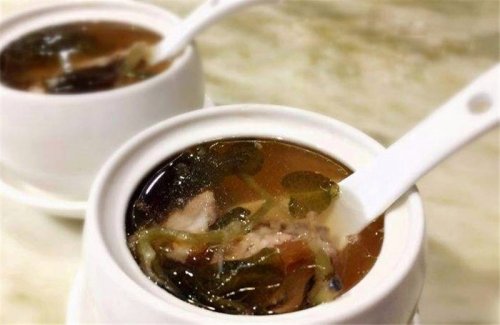 簡(jiǎn)小葉食譜｜金線蓮排骨湯，此湯具有健脾、潤(rùn)肺、保肝、祛濕之效。